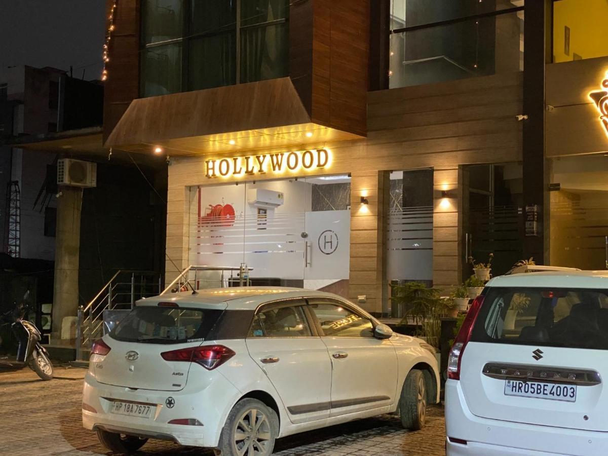 Hotel Hollywood Zirakpur Chandigarh - Family Hotel מראה חיצוני תמונה